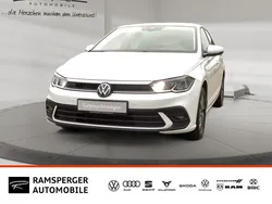 Weiß pure white Gebraucht 2022 VW Polo Life Limousine | 17.290 € (Fairer Preis)