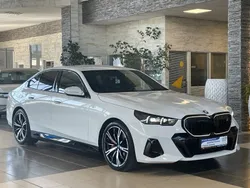 Weiß Gebraucht 2024 BMW i5 M Sport Limousine | 59.500 € (Teuer)