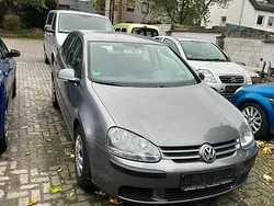 Grau Gebraucht 2004 VW Golf V Kleinwagen | 2.550 € (Guter Preis)