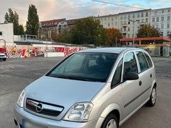 Silber Gebraucht 2005 Opel Meriva Van / Kleinbus | 1.190 € (Superpreis)