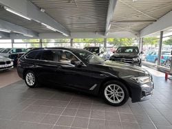 Sophistograu Gebraucht 2023 BMW 520 Sport Line Kombi | 34.700 € (Guter Preis)