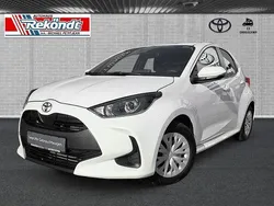 Weiß Gebraucht 2022 Toyota Yaris Comfort Limousine | 15.990 € (Fairer Preis)
