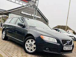 Grau Gebraucht 2011 Volvo V70 Momentum Kombi | 14.985 €