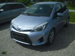 Blau Gebraucht 2013 Toyota Yaris Hybrid Life Limousine | 10.350 € (Fairer Preis)