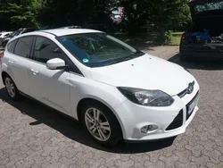 Weiß Gebraucht 2011 Ford Focus Titanium Limousine | 3.750 € (Superpreis)