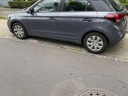 Grau Gebraucht 2018 Hyundai i20 Trend Kleinwagen | 9.500 € (Guter Preis)
