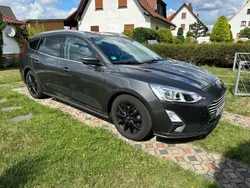 Grau Gebraucht 2018 Ford Focus Cool & Connect Kombi | 14.300 € (Fairer Preis)