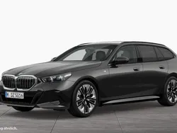 Grau Gebraucht 2024 BMW 540 Comfort Edition Kombi | 69.209 €