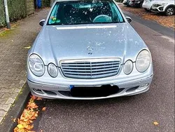 Silber Gebraucht 2002 Mercedes E220 Limousine | 2.400 € (Fairer Preis)