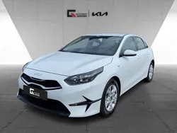 Wd) cararraweiss (weiss Gebraucht 2025 Kia Ceed Vision Limousine | 21.990 € (Fairer Preis)