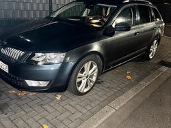 Grau Gebraucht 2016 Skoda Octavia Ambition Kombi | 10.500 € (Fairer Preis)