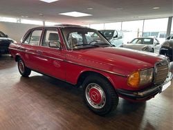 Rot Gebraucht 1984 Mercedes 240 Limousine | 9.950 €