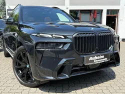 Schwarz Neu 2025 BMW X7 M Sport SUV | 127.925 € (Teuer)