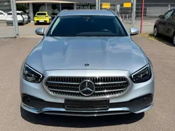 Hightechsilber metallic Gebraucht 2021 Mercedes E220 Avantgarde Kombi | 30.990 € (Superpreis)
