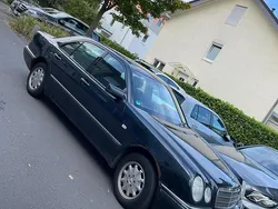 Blau Gebraucht 1999 Mercedes E200 Limousine | 3.999 € (Fairer Preis)
