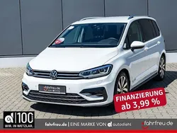 Weiß Gebraucht 2024 VW Touran R-line Van / Kleinbus | 37.990 € (Fairer Preis)