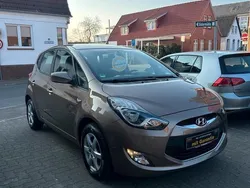 Braun Gebraucht 2014 Hyundai ix20 Edition Van / Kleinbus | 6.690 € (Fairer Preis)