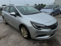 Silber Gebraucht 2017 Opel Astra Selection Kombi | 3.980 € (Guter Preis)