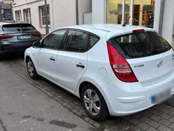 Weiß Gebraucht 2009 Hyundai i30 Limousine | 3.050 € (Fairer Preis)