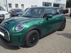 Grün Gebraucht 2023 Mini Cooper SE Classic Kleinwagen | 14.900 € (Superpreis)