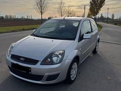 Silber Gebraucht 2007 Ford Fiesta Style Limousine | 2.490 €