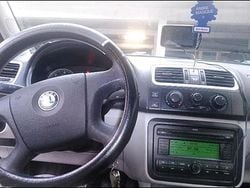 Weiß Gebraucht 2008 Skoda Fabia Limousine | 2.200 €