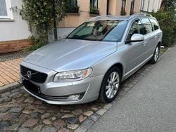 Silber Gebraucht 2015 Volvo V70 Kombi | 14.000 € (Fairer Preis)