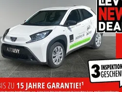Schneeweiß Gebraucht 2024 Toyota Aygo Business Edition Kleinwagen | 14.490 € (Guter Preis)