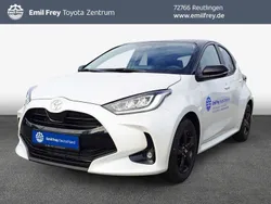 Platinweiss Gebraucht 2024 Toyota Yaris Hybrid Comfort Limousine | 22.990 € (Fairer Preis)