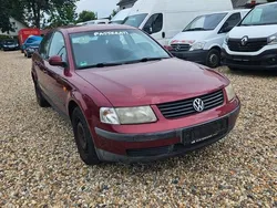Rot Gebraucht 1998 VW Passat Basis Limousine | 590 € (Guter Preis)