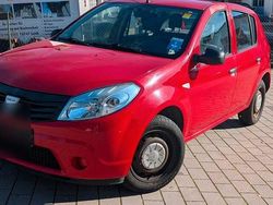 Rot Gebraucht 2009 Dacia Sandero Limousine | 2.800 € (Fairer Preis)