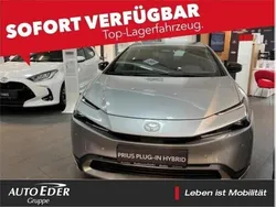 Silber (shimmering silver metallic) Neu 2024 Toyota Prius Plug-in Hybrid Kleinwagen | 44.309 € (Teuer)