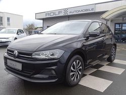 Schwarz deep black perleffekt (metallic) Gebraucht 2021 VW Polo Active Limousine | 16.880 € (Etwas zu teuer)