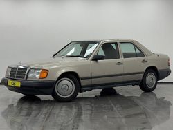 Grau Gebraucht 1989 Mercedes E230 Limousine | 9.950 €