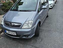 Grau Gebraucht 2006 Opel Meriva Van / Kleinbus | 1.100 € (Guter Preis)