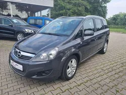 Grau Gebraucht 2011 Opel Zafira Design Edition Van / Kleinbus | 6.350 € (Fairer Preis)
