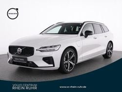 Weiss crystal white pearl / me Gebraucht 2022 Volvo V60 Plus Kombi | 34.850 € (Guter Preis)