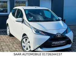 Weiß Gebraucht 2016 Toyota Aygo X-play Kleinwagen | 6.999 € (Fairer Preis)