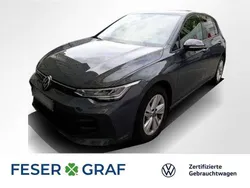 Delfingrau metallic Gebraucht 2024 VW Golf VIII Life Limousine | 22.940 € (Guter Preis)