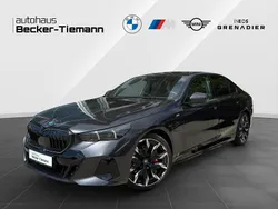 Sophistograu brillanteffekt Gebraucht 2024 BMW 550e Comfort Edition Limousine | 73.707 € (Superpreis)
