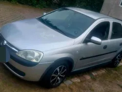 Silber Gebraucht 2003 Opel Corsa Kleinwagen | 2.500 € (Etwas zu teuer)