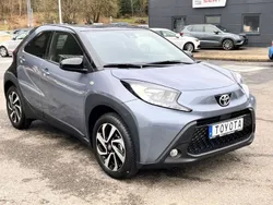 Celestite grey / night sky bla Neu 2024 Toyota Aygo Team Kleinwagen | 17.480 €