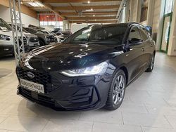 Schwarz Gebraucht 2023 Ford Focus ST-Line Limousine | 25.489 € (Etwas zu teuer)