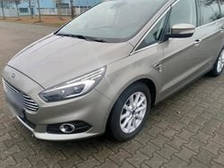 Grau Gebraucht 2017 Ford S-MAX S Van / Kleinbus | 9.900 € (Guter Preis)