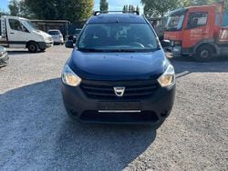 Blau Gebraucht 2015 Dacia Dokker Van / Kleinbus | 2.299 € (Fairer Preis)