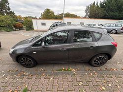 Grau Gebraucht 2010 Opel Astra Edition Limousine | 5.900 € (Etwas zu teuer)