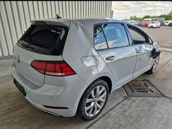Grau Gebraucht 2018 VW Golf VII Kleinwagen | 3.499 €