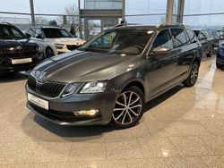 Quarzgrau metallic Gebraucht 2019 Skoda Octavia Kombi | 18.890 € (Fairer Preis)