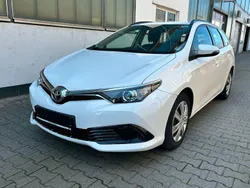 Weiß Gebraucht 2016 Toyota Auris Touring Sports Cool Kombi | 6.950 € (Fairer Preis)