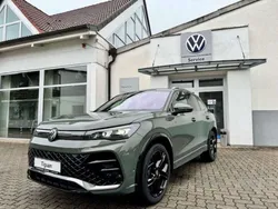 Cipressinogrün Gebraucht 2024 VW Tiguan R-line SUV | 44.870 € (Teuer)